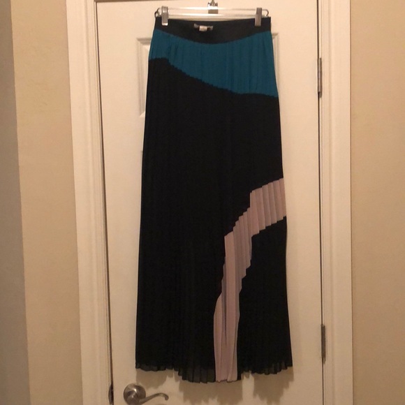 Aryn K Dresses & Skirts - Sheer Pleated Dress with Slip